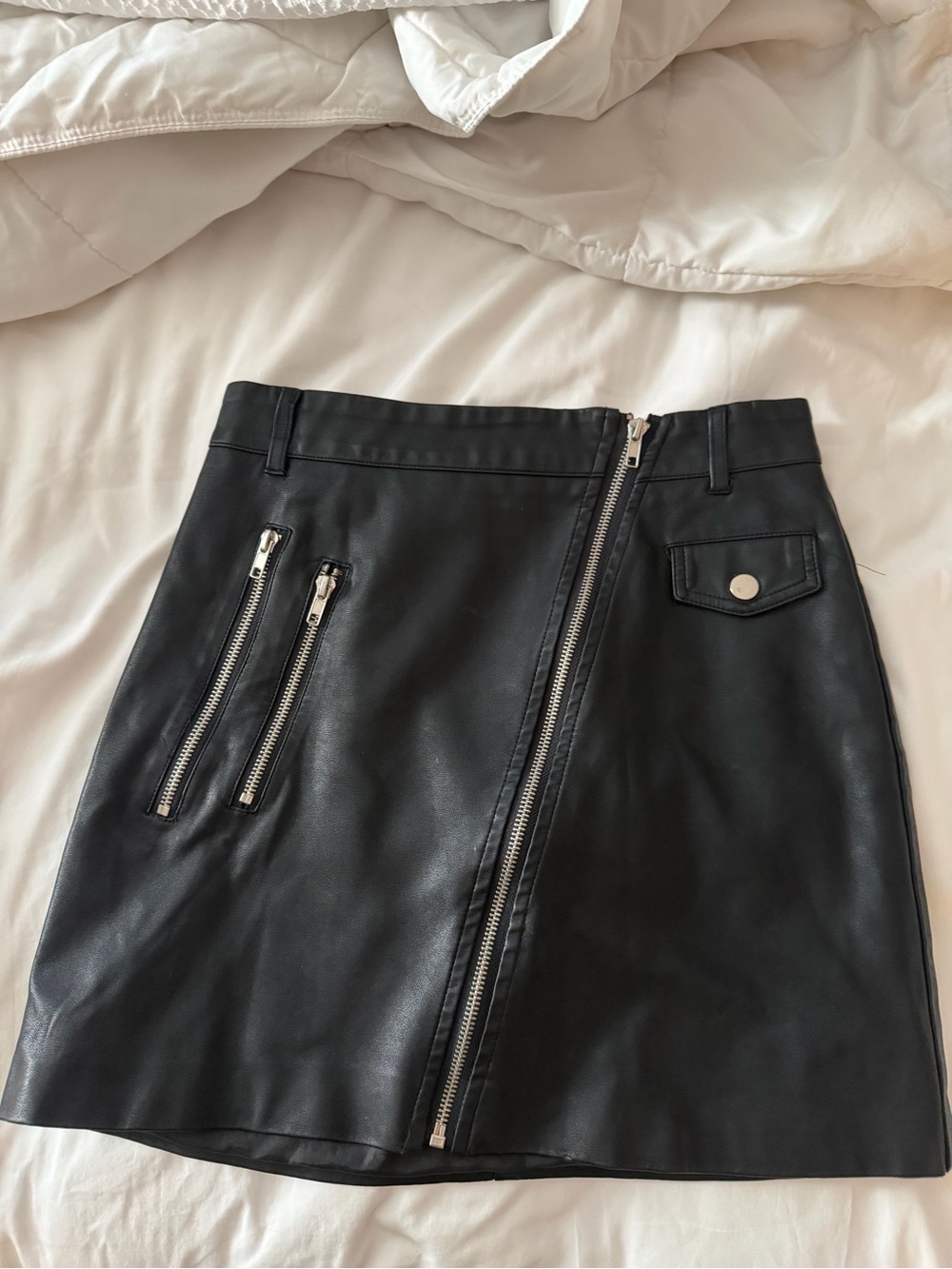 Forever 21 Black Faux Leather Zip-Front Mini Skirt